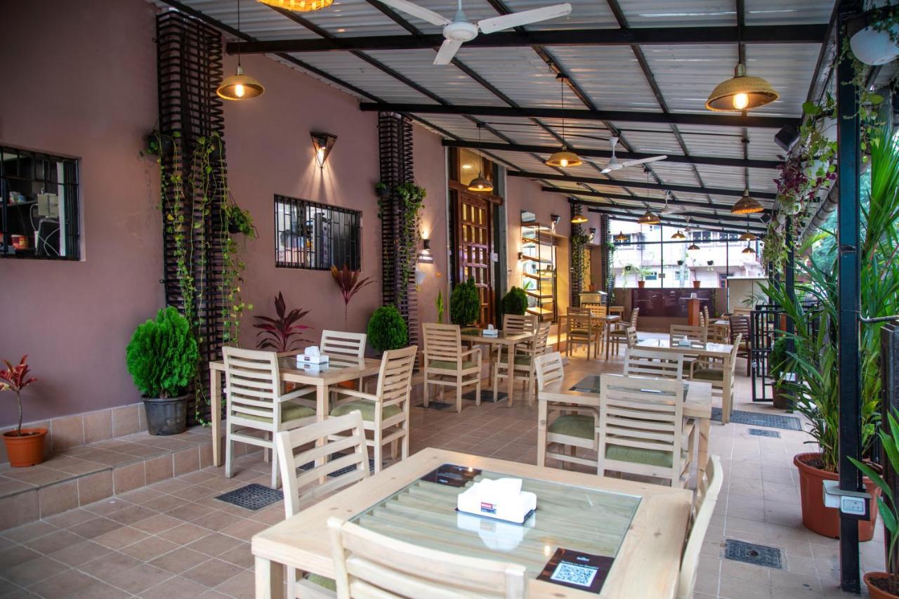 Palm Air By Goa Stays Panaji Exteriör bild